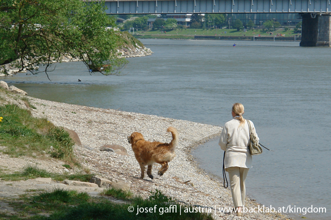 090424_linz_running_by-45