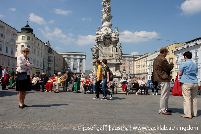 090424_linz_running_by-69