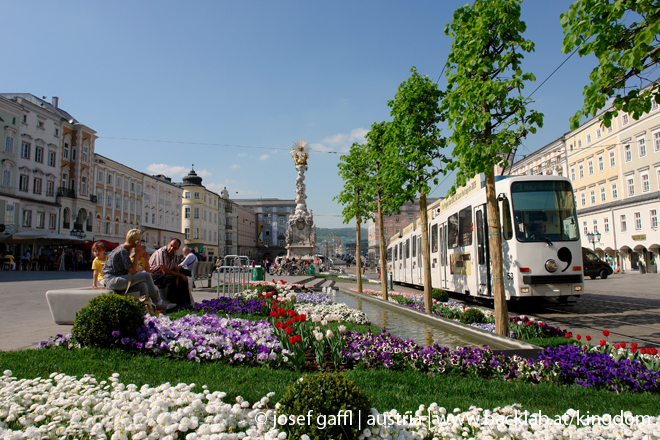 090424_linz_running_by-71